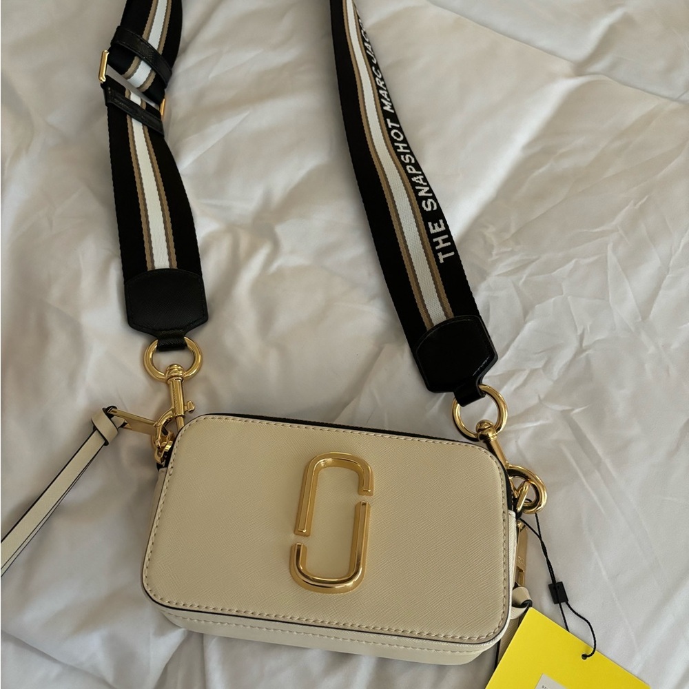 The snapshot Marc Jacob's purse.